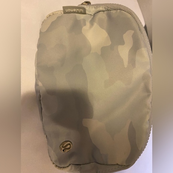 Lululemon Small Gray Fanny Pack - Picture 1 of 10